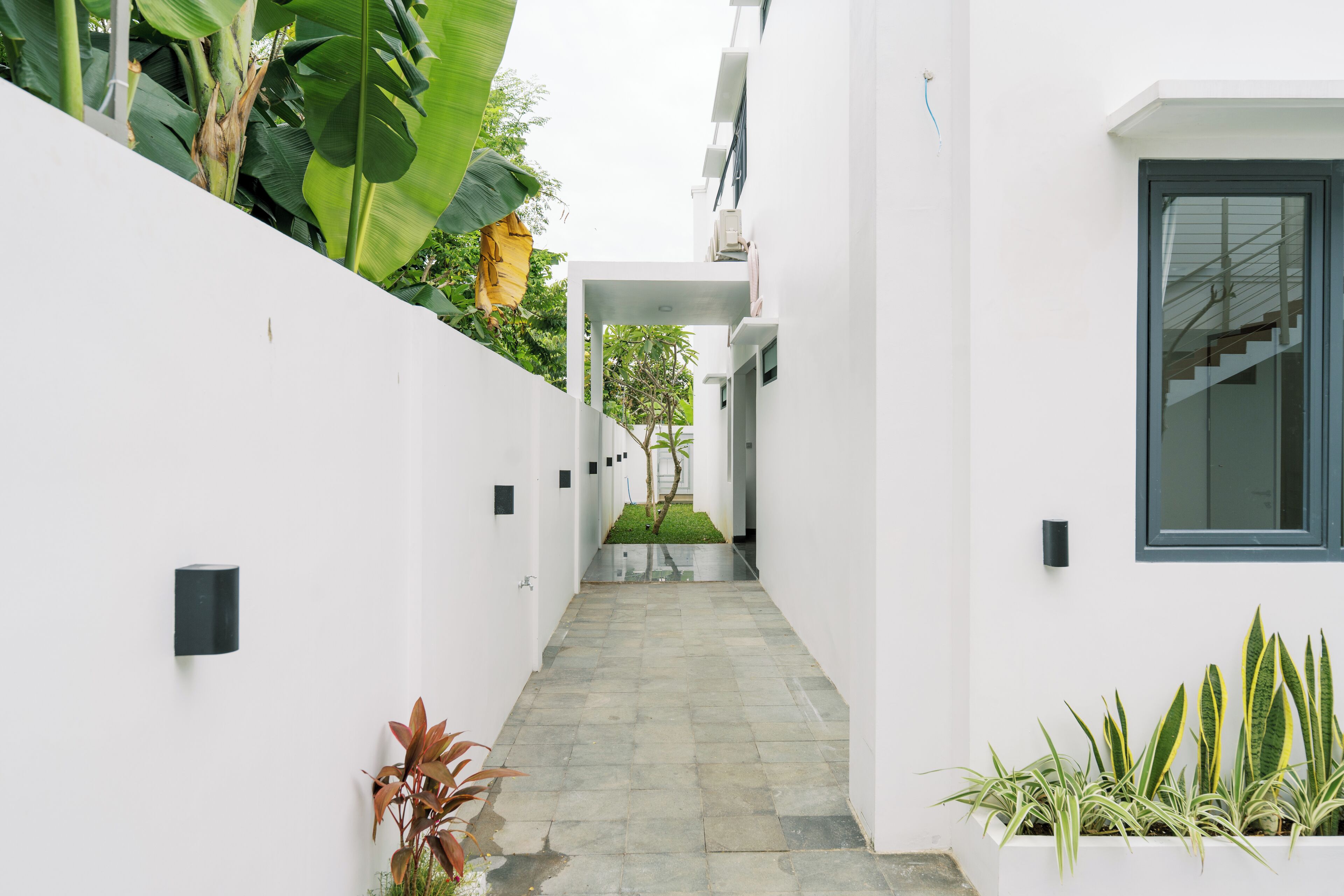 المنطقة المحيطة بالمنشأة