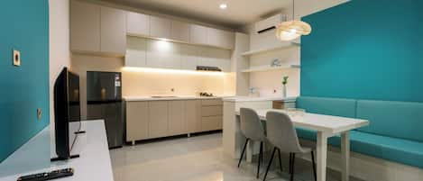 Spishäll och grytor/köksredskap