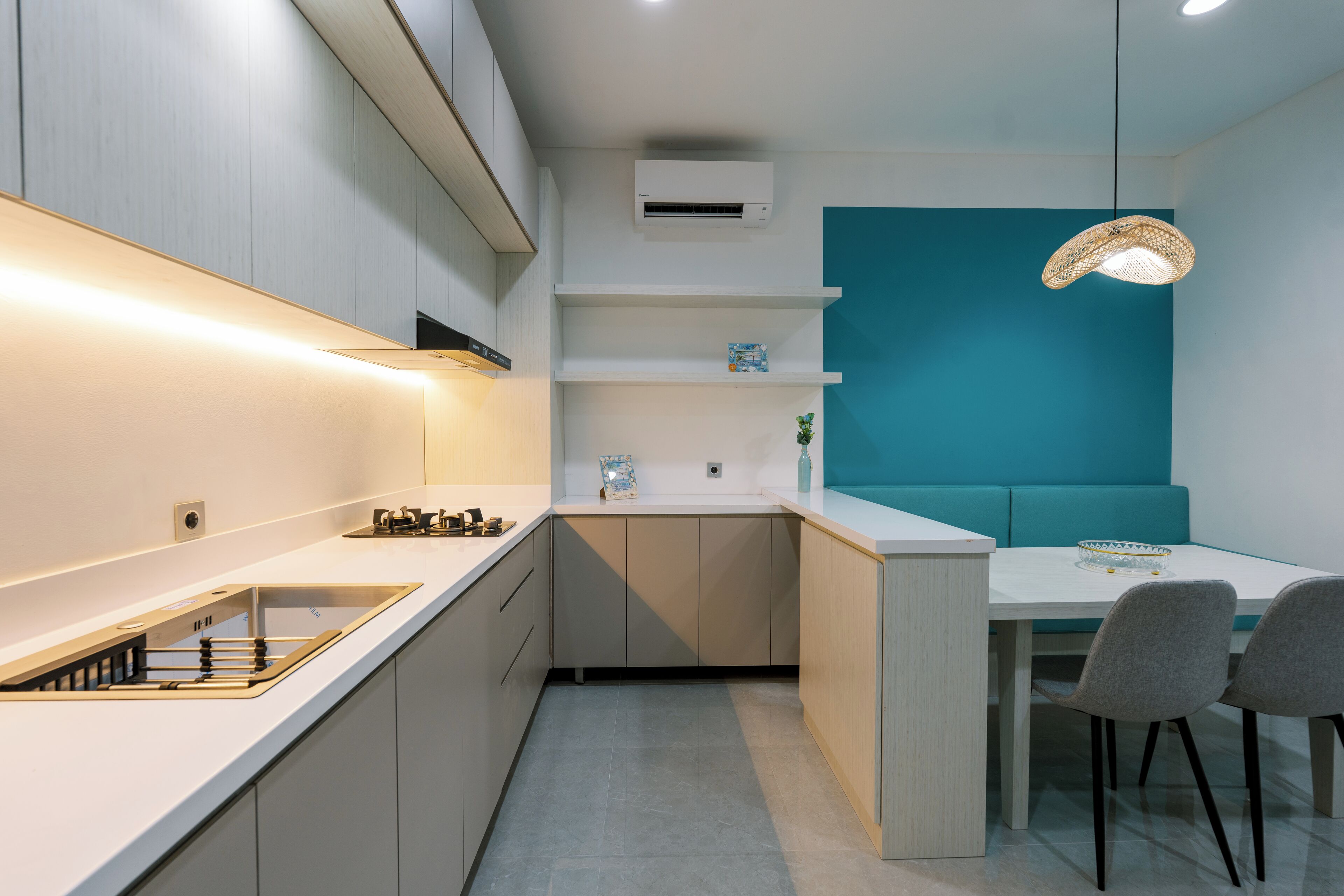 Stovetop, cookware/dishes/utensils