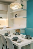 Apartemen Keluarga | Makan di kamar