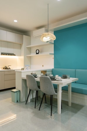 Family Apartment | Makan dalam bilik