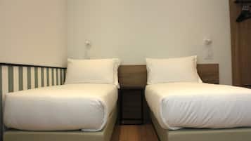 Caja de seguridad en la habitación y escritorio