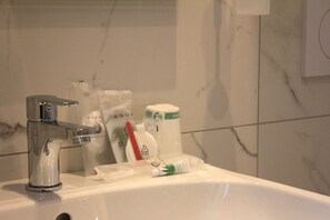 Classic Single Room | Bathroom | Hair dryer, slippers, towels, soap - Homa Certosa District (Milano)