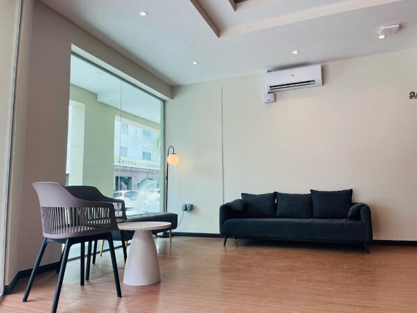 Living area - Swing and Pillows at Mahkota Parade (Melaka)