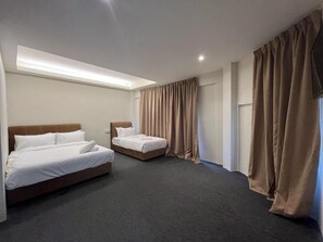 Schreibtisch, Bügeleisen/Bügelbrett, kostenloses WLAN