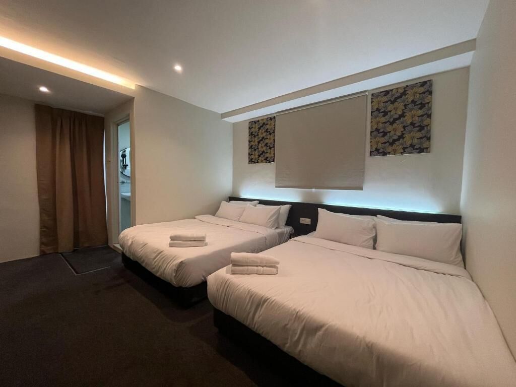 Deluxe-Vierbettzimmer | Schreibtisch, Bügeleisen/Bügelbrett, kostenloses WLAN