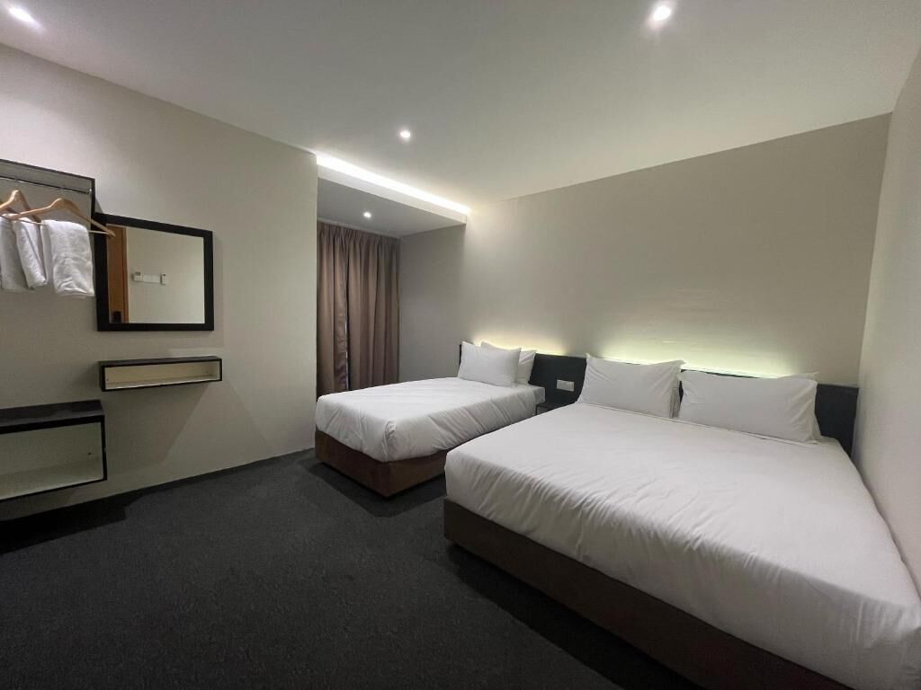 Deluxe-Dreibettzimmer | Schreibtisch, Bügeleisen/Bügelbrett, kostenloses WLAN