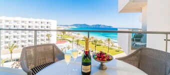 Cala Millor, beautiful apartment, 6 floor, 2 bedrooms, sea view, directly at the beach WIFI