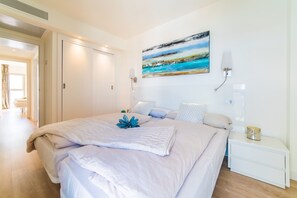 2 bedrooms, iron/ironing board, internet, bed sheets - Cala Millor, beautiful apartment, 6 floor, 2 bedrooms, sea view, directly at the beach WIFI (Sant Llorenç des Cardassar)