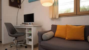 Camera Comfort | Area soggiorno | TV 30 pollici con canali satellitari