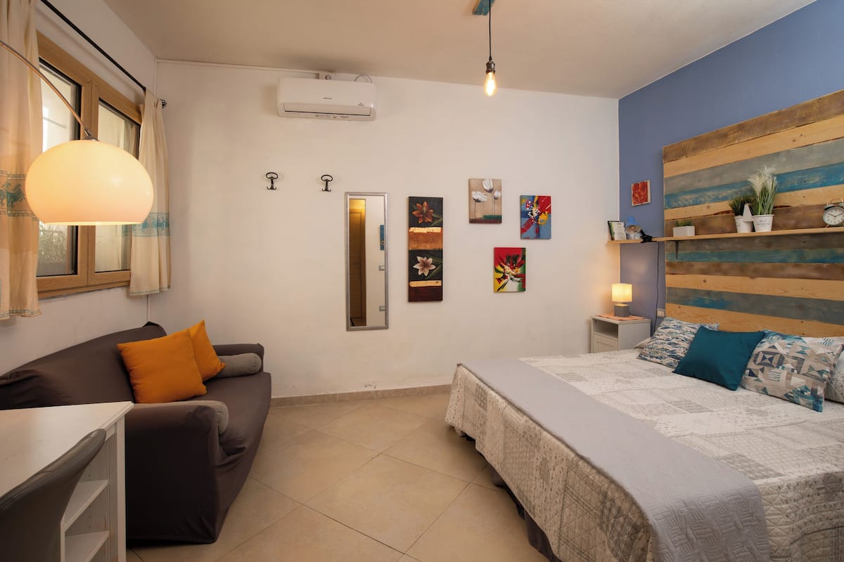 Phòng tiện nghi đơn giản | Trang trí khác biệt, trang bị nội thất với thiết kế riêng biệt