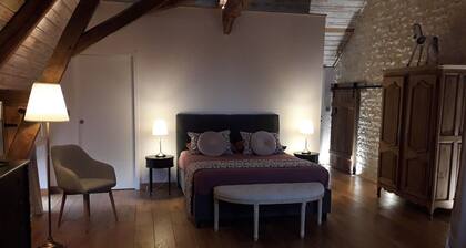 Gästezimmer „Familienzimmer Romarin“ mit gemeinsamer Terrasse, Garten und WLAN