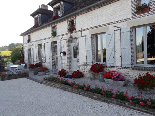 Gästezimmer „Familienzimmer Romarin“ mit gemeinsamer Terrasse, Garten und WLAN