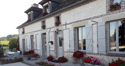 Gästezimmer „Familienzimmer Romarin“ mit gemeinsamer Terrasse, Garten und WLAN