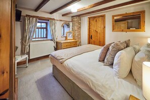 2 bedrooms, iron/ironing board, travel cot, WiFi - Host & Stay | Mill House BRID (Bridlington)
