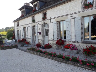 Bed and Breakfast 'Chambre Lavande' with Shared Terrace, Shared Garden and Wi-Fi