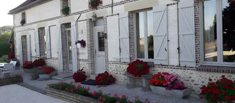 Bed and Breakfast 'Chambre Sauge' with Shared Terrace, Shared Garden and Wi-Fi