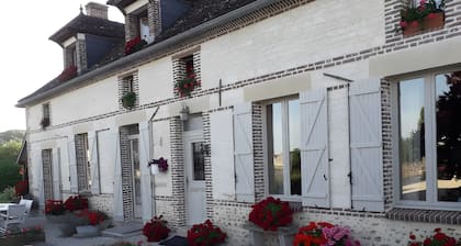 Chambre dâhĂŽtes « Chambre Sauge » avec terrasse partagĂ©e, jardin commun et Wi-Fi