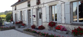 Bed and Breakfast 'Chambre Sauge' with Shared Terrace, Shared Garden and Wi-Fi
