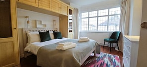 4 Schlafzimmer, BĂŒgeleisen/BĂŒgelbrett, Reisekinderbett, WLAN