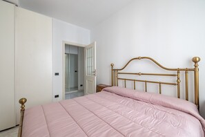 2 bedrooms, iron/ironing board, free WiFi, bed sheets - Comfort Home in Sanremo by Wonderful Italy (Sanremo)