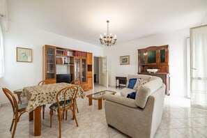 TV - Comfort Home in Sanremo by Wonderful Italy (Sanremo)