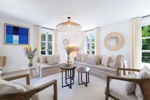 Living area - Cottage 3 - Place des Lices - 3 chambres/Terrasse/ PK (Saint-Tropez)