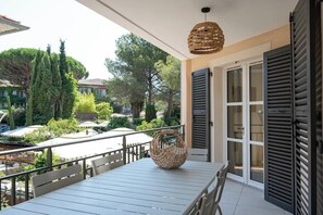 Outdoor dining - Cottage 3 - Place des Lices - 3 chambres/Terrasse/ PK (Saint-Tropez)