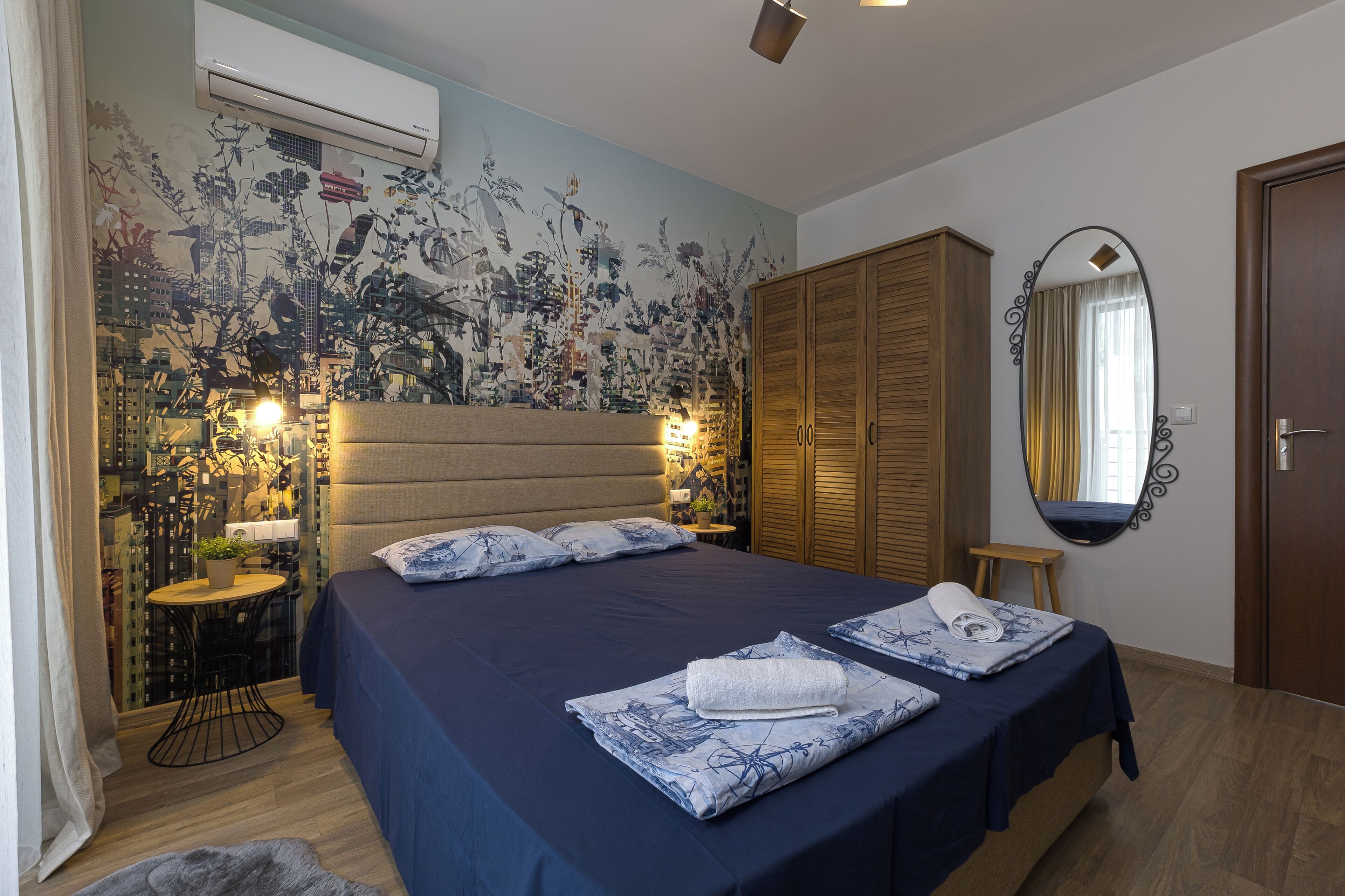 1 sovrum, strykjärn/strykbräda och sängkläder