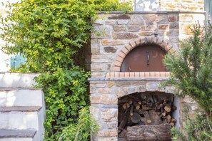 3 Bedroom Authentic Villa with BBQ | Property grounds - Villa Matakia  (Naxos)