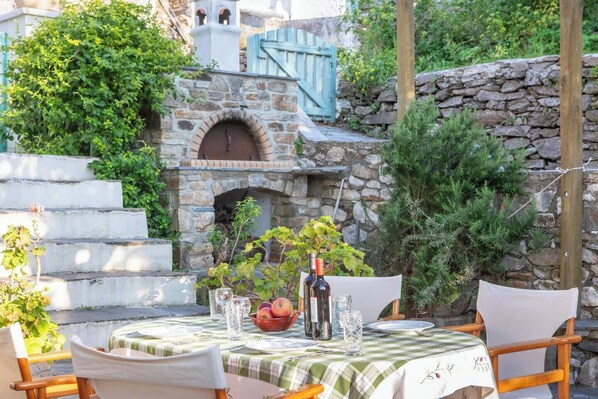 3 Bedroom Authentic Villa with BBQ | Outdoor dining - Villa Matakia  (Naxos)