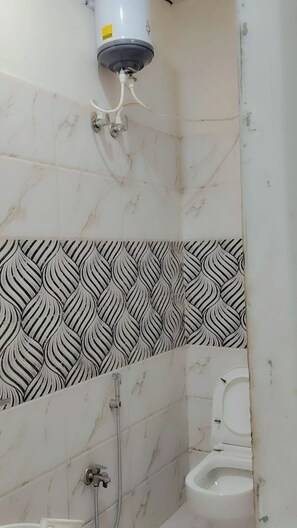 Deluxe Room | Bathroom | Shower, free toiletries, towels, soap - Shri Hari Kripa Residency (Varanasi)