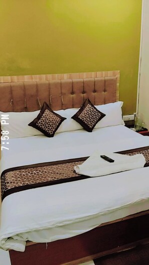 Deluxe Room | Free WiFi - Shri Hari Kripa Residency (Varanasi)