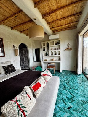 Premium bedding, memory foam beds, in-room safe, individually decorated - La villa DUCASSE (OUNAGHA)