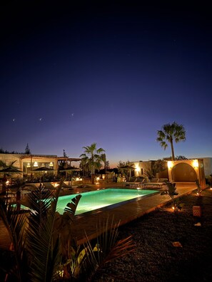 Kolam renang outdoor