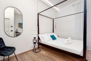 Verdunkelungsvorhänge, schallisolierte Zimmer, Bügeleisen/Bügelbrett