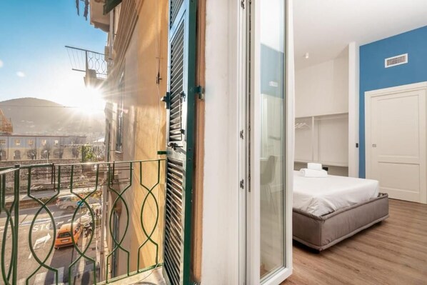 Deluxe Double Room, Balcony, City View | Blackout drapes, soundproofing, iron/ironing board, free WiFi - Nelli Rooms - Via Biassa (La Spezia)