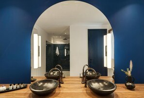 Paradise Villa with Private Pool and Outdoor Jetted Tub | Spa | Kropsbehandlinger, ansigtsbehandlinger, manicure og pedicure