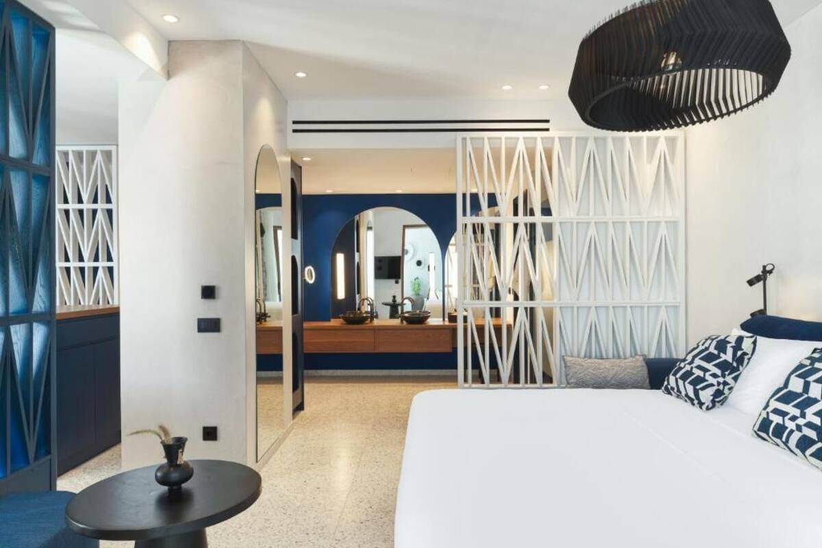 Deluxe Villa, Partial Sea View | In-room safe, desk, laptop workspace, soundproofing