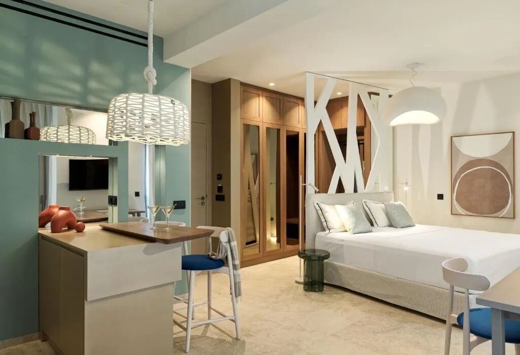 In-room safe, desk, laptop workspace, soundproofing
