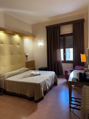 Economy Double or Twin Room, City View | In-room safe, desk, free WiFi - Albergo Russo (Trapani)