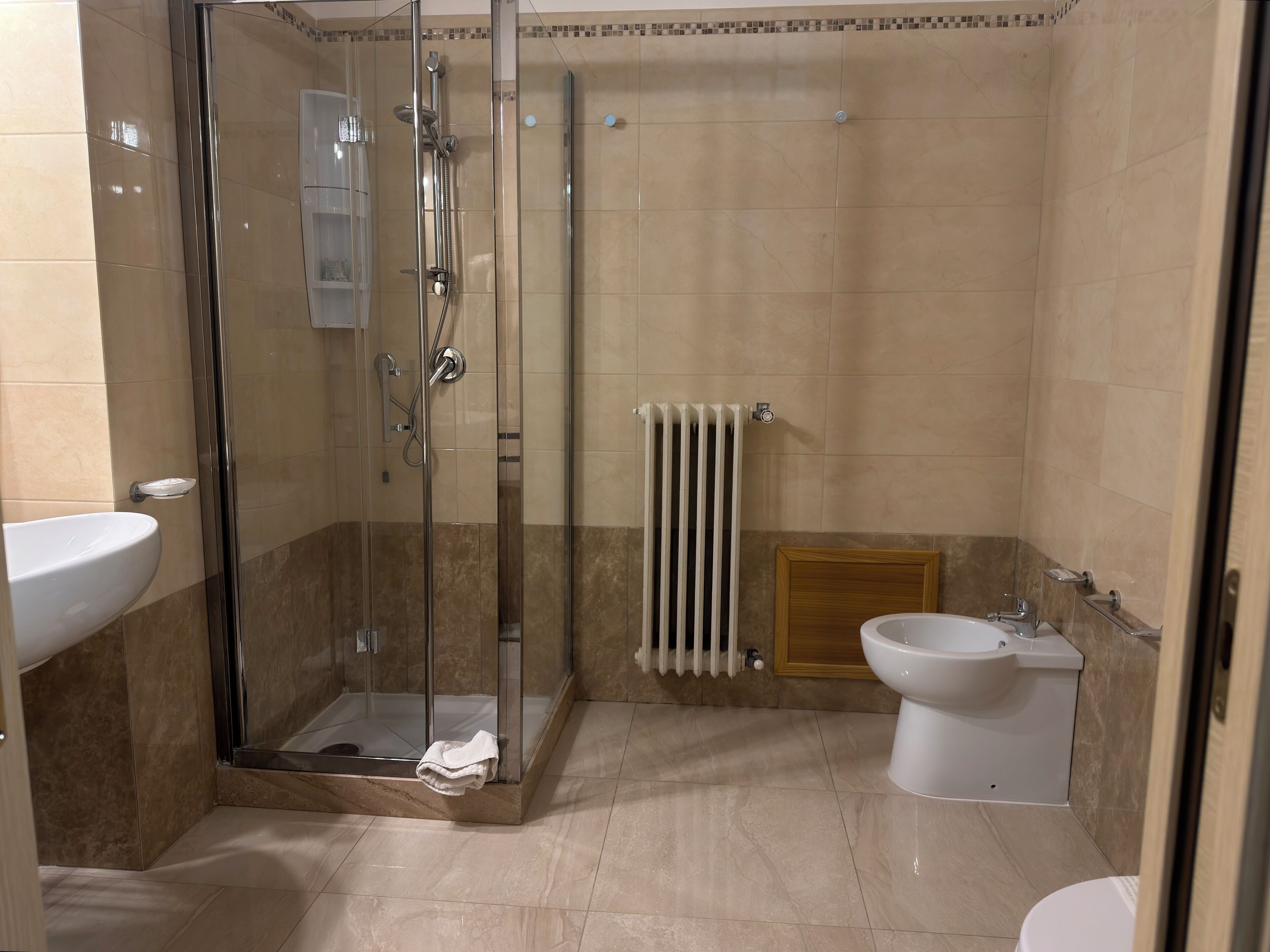 Deluxe Triple Room | Bathroom | Shower, hair dryer, towels, soap