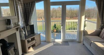 Cabin Sleeps 4-5, Patio, Pets & Edinburgh Festival