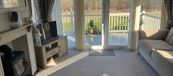 Cabin Sleeps 4-5, Patio, Pets & Edinburgh Festival