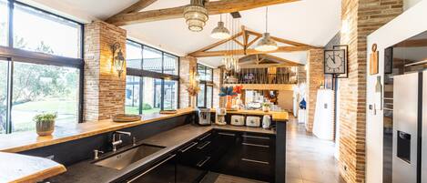 Kühlschrank, Mikrowelle, Ofen, Geschirrspüler