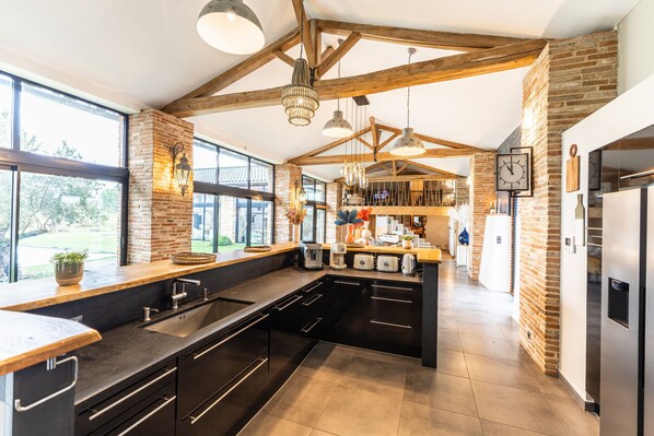 Fridge, microwave, oven, dishwasher - Mas d'Ora - Heated Swimming Pool - Tennis Court - Park (Brens)