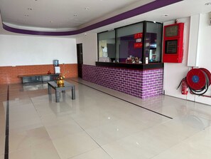 Área de estar no saguão