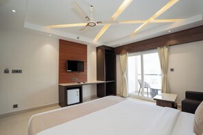 Deluxe Room - Trayee International (Digha)