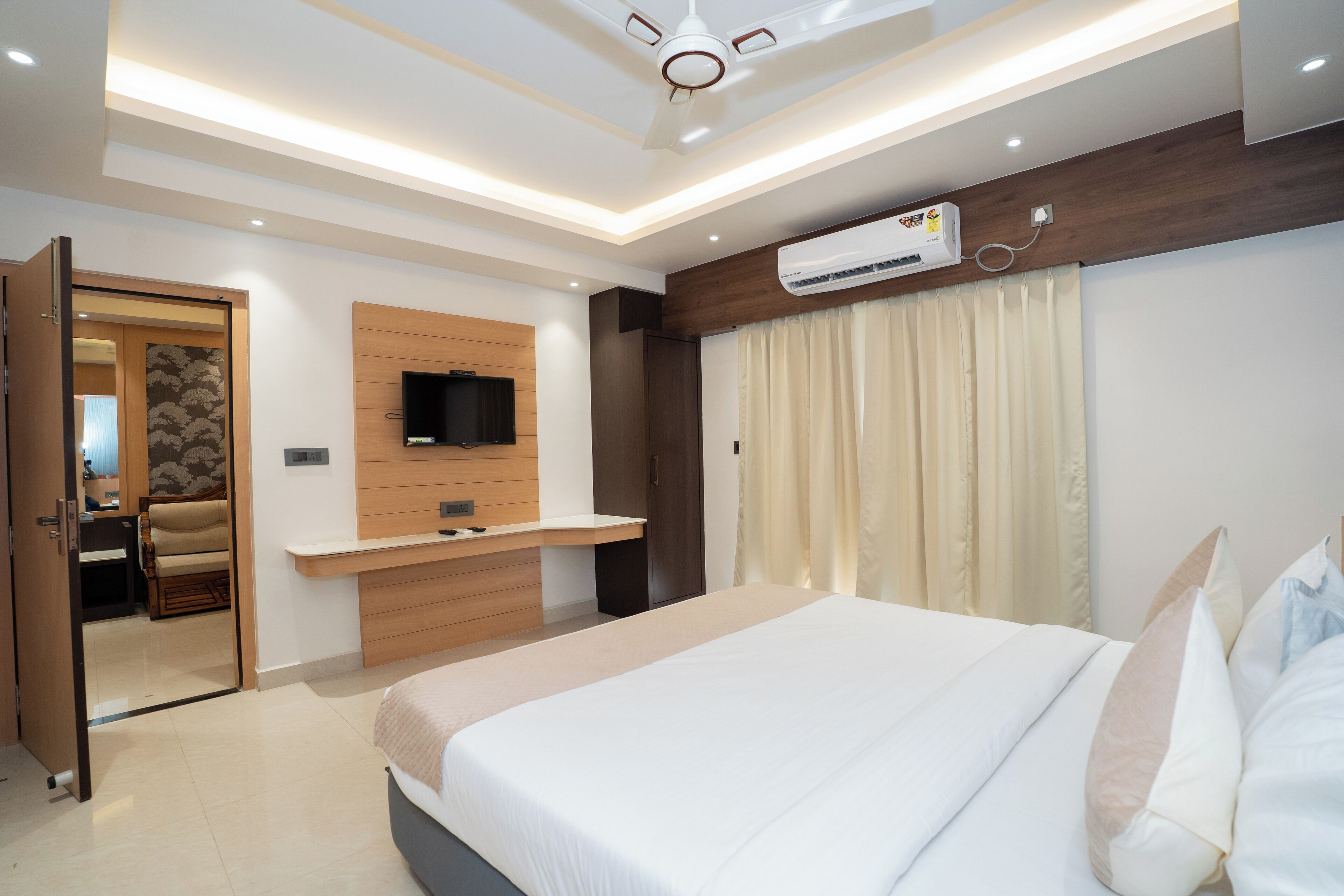 Studio Suite dành cho gia đình | Bàn, màn/rèm cản sáng, phòng cách âm 