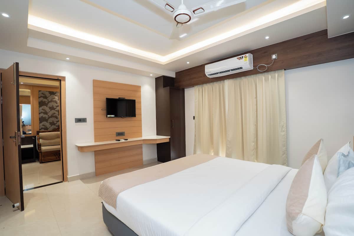 Studio Suite dành cho gia đình | Bàn, màn/rèm cản sáng, phòng cách âm